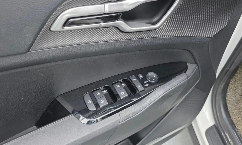 Kia Sportage Diesel 2.0 2Wd, снимка 13 - Автомобили и джипове - 51428984