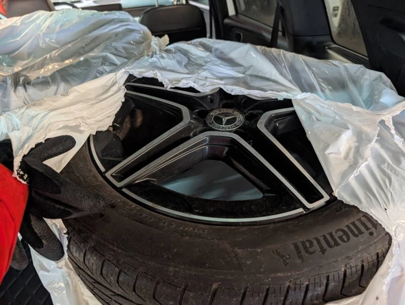 Mercedes-Benz GLB 250 4MATIC SUV* CARFAX* КОМПЛЕКТ ГУМИ С ДЖАНТИ, снимка 11 - Автомобили и джипове - 53342039