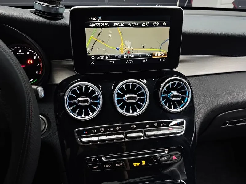 Mercedes-Benz GLC 350 E 4Matic, снимка 13 - Автомобили и джипове - 55799664
