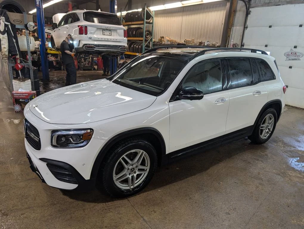 Mercedes-Benz GLB 250 4MATIC SUV* CARFAX* КОМПЛЕКТ ГУМИ С ДЖАНТИ - изображение 2