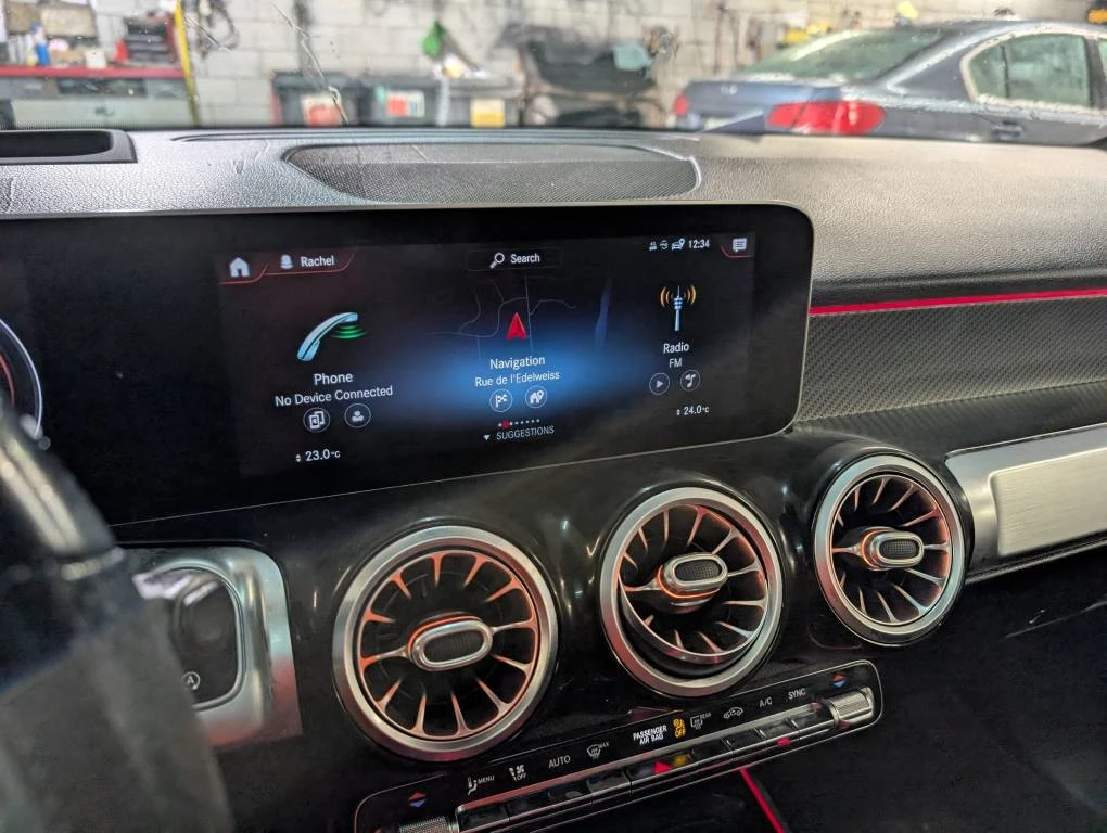 Mercedes-Benz GLB 250 4MATIC SUV* CARFAX* КОМПЛЕКТ ГУМИ С ДЖАНТИ - изображение 10