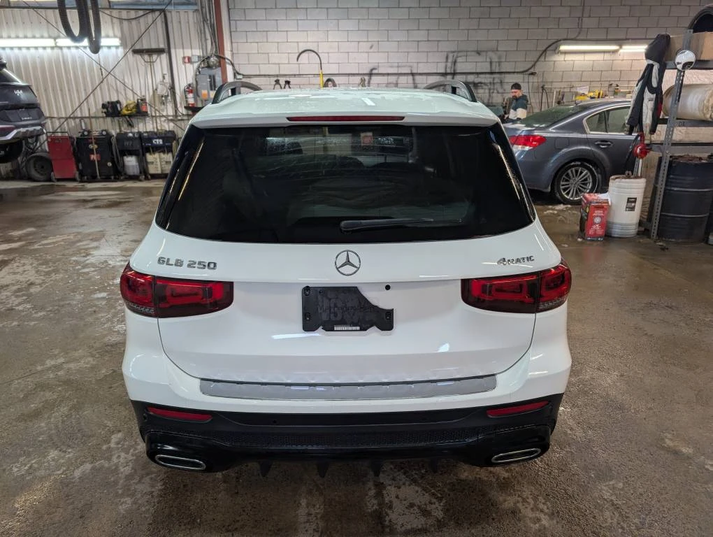 Mercedes-Benz GLB 250 4MATIC SUV* CARFAX* КОМПЛЕКТ ГУМИ С ДЖАНТИ - изображение 5