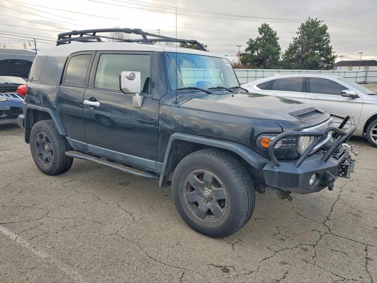 Toyota Fj cruiser 4.0* BASE* 4X4* РЕАЛНИ КМ! , снимка 2 - Автомобили и джипове - 54159386