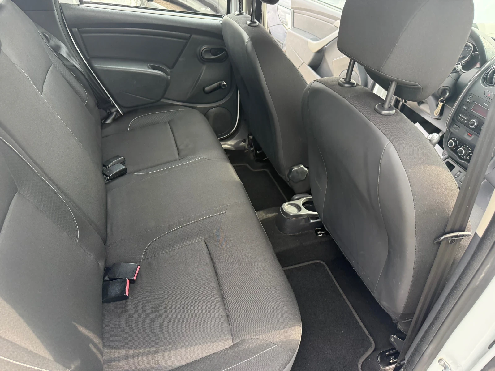 Dacia Duster Газ/Бензин, снимка 12 - Автомобили и джипове - 55652394