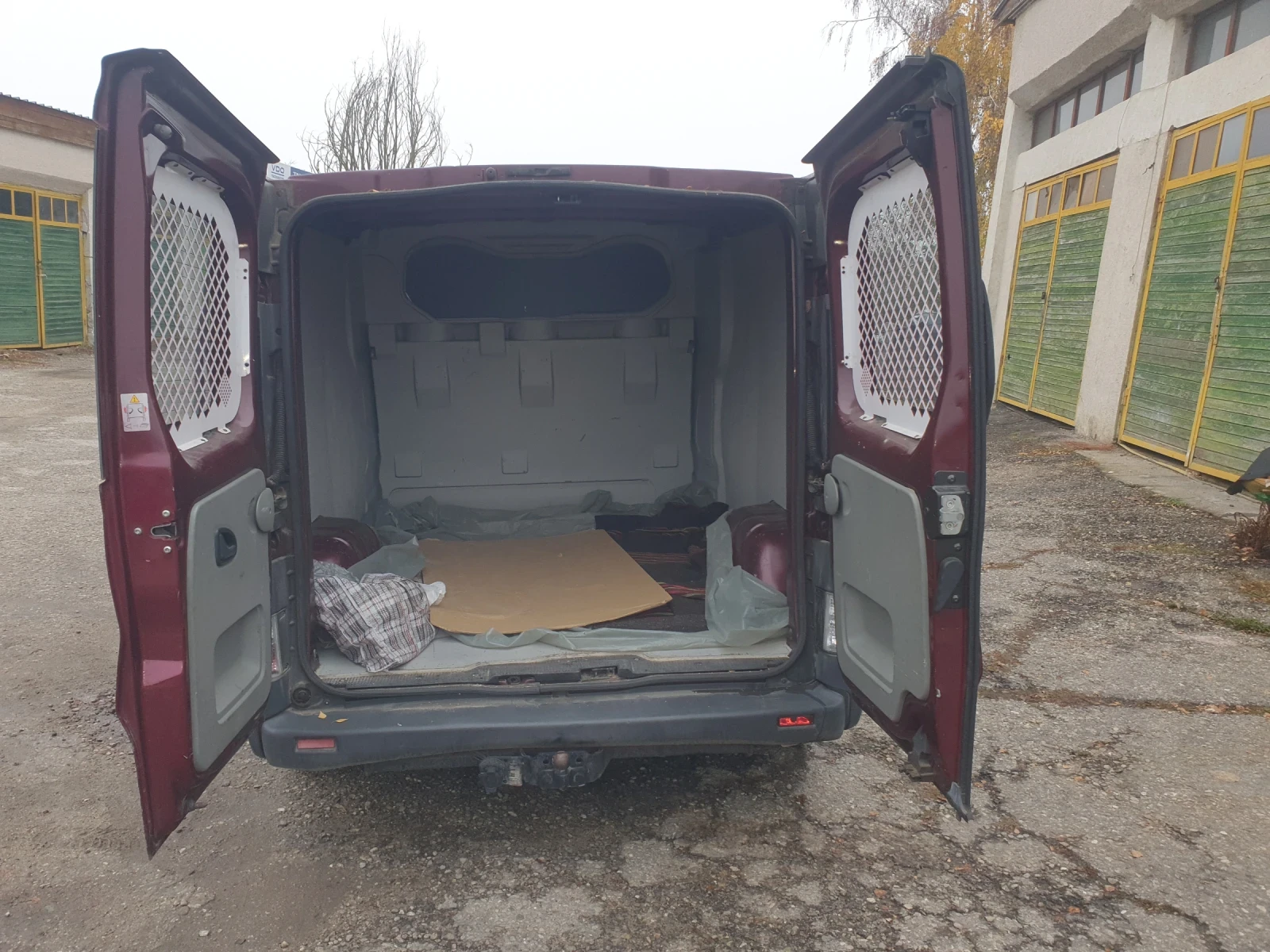 Nissan Primastar, снимка 5 - Бусове и автобуси - 56692228
