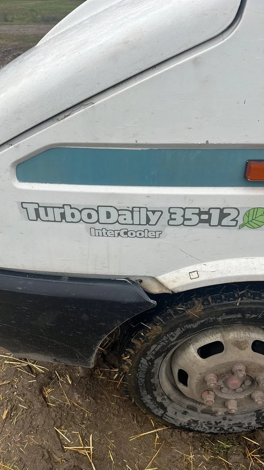 Iveco Daily Бордово , снимка 8 - Камиони - 53951521