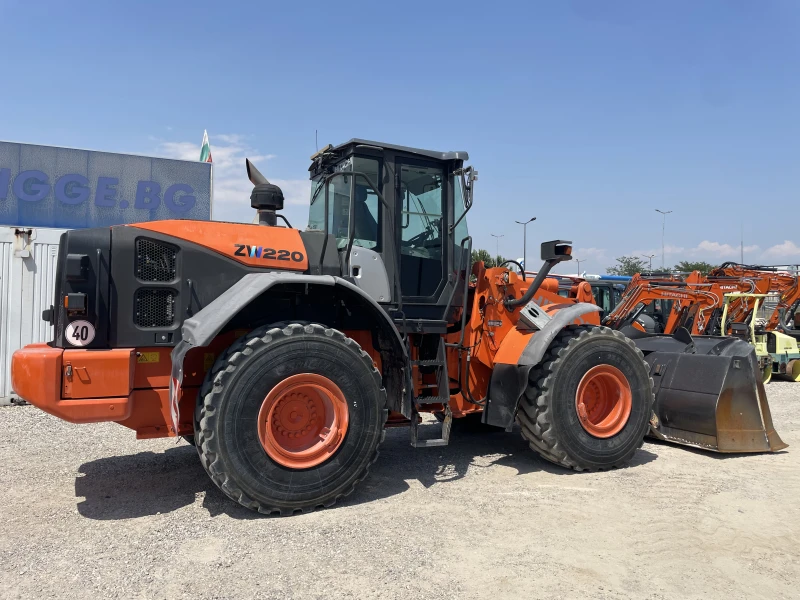 Челен товарач Hitachi ZW220-5B , снимка 12 - Индустриална техника - 51140509