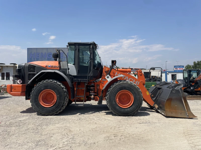 Челен товарач Hitachi ZW220-5B , снимка 14 - Индустриална техника - 51140509