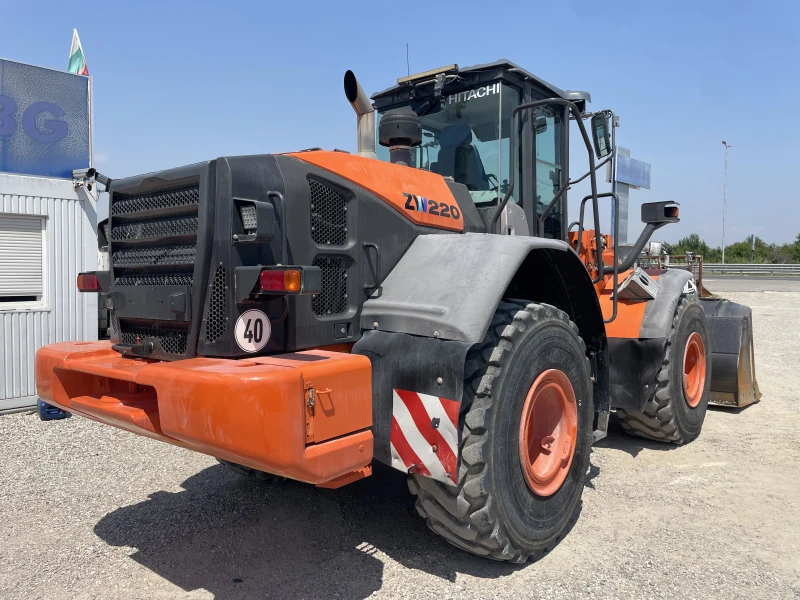 Челен товарач Hitachi ZW220-5B , снимка 10 - Индустриална техника - 51140509