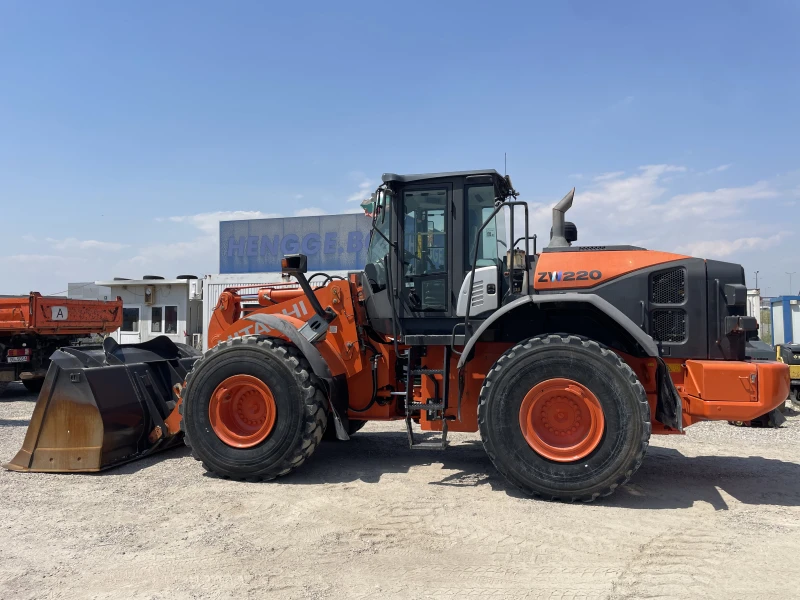 Челен товарач Hitachi ZW220-5B , снимка 6 - Индустриална техника - 51140509
