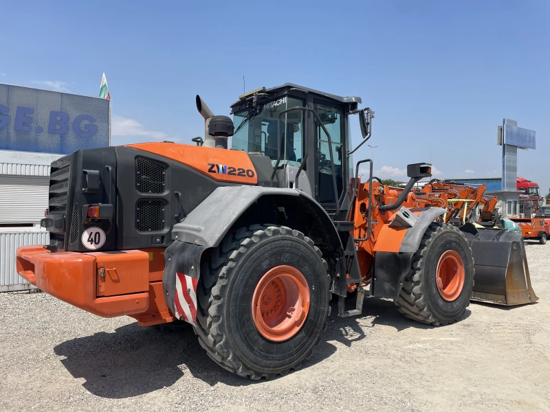 Челен товарач Hitachi ZW220-5B , снимка 11 - Индустриална техника - 51140509