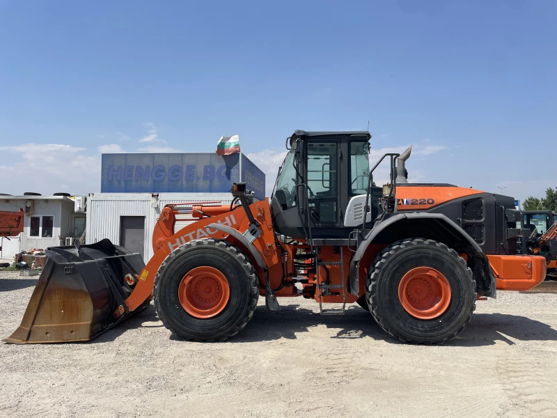 Челен товарач Hitachi ZW220-5B , снимка 2 - Индустриална техника - 51140509