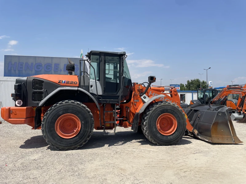 Челен товарач Hitachi ZW220-5B , снимка 13 - Индустриална техника - 51140509