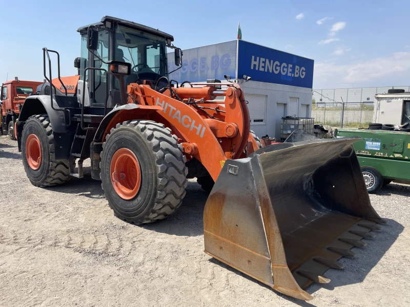 Челен товарач Hitachi ZW220-5B 