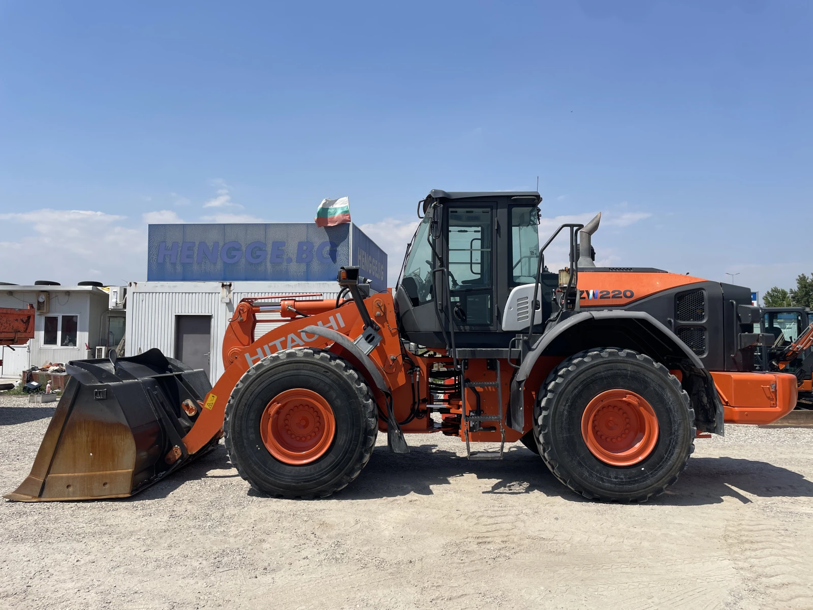 Челен товарач Hitachi ZW220-5B  - изображение 2