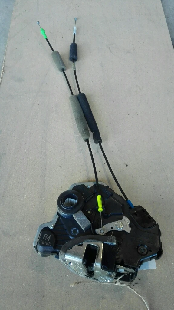 Брава врата предна лява Лексус IS220