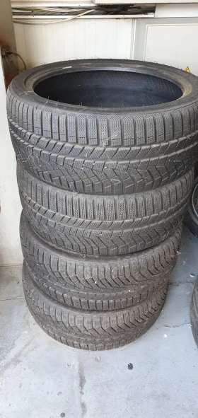 Гуми Зимни 225/40R18, снимка 2