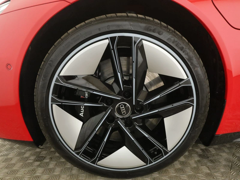 Audi E-Tron GT QUATTRO/ MATRIX/ PANO/ 360/ B&O/ HEAD UP/, снимка 8 - Автомобили и джипове - 49810016