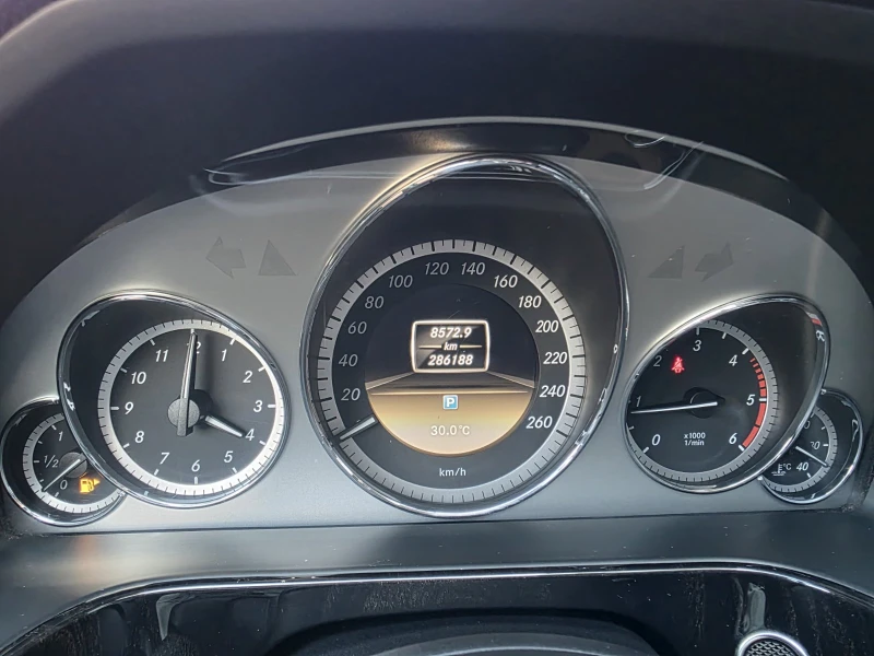 Mercedes-Benz E 220 CDI, снимка 17 - Автомобили и джипове - 51480881