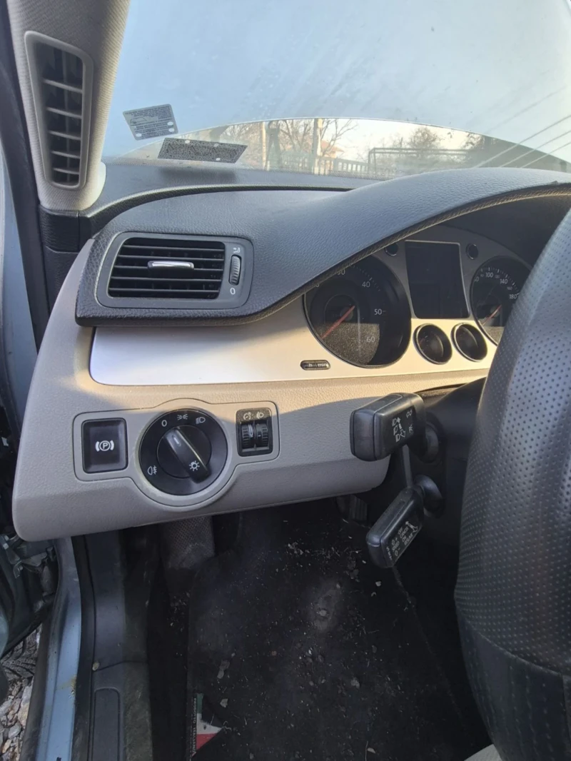 VW Passat B6 2.0 TDI 140коня На Части, снимка 5 - Автомобили и джипове - 53143350