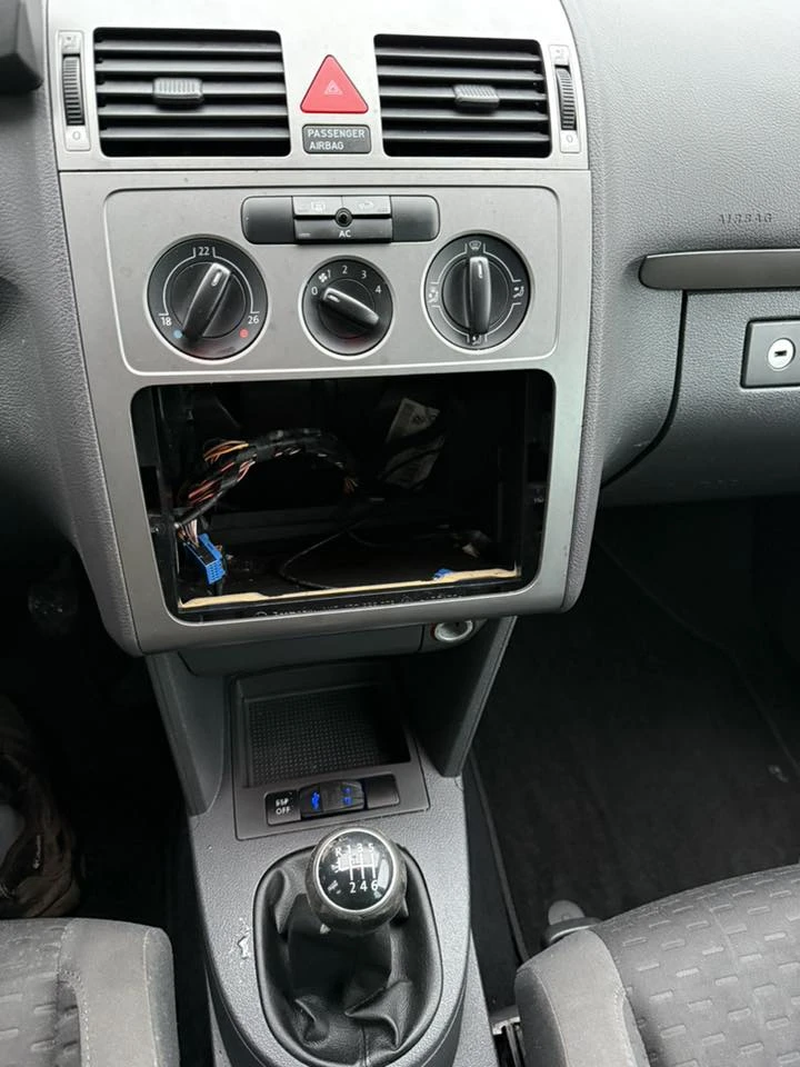 VW Touran 1.4 tsi, снимка 5 - Автомобили и джипове - 56433261