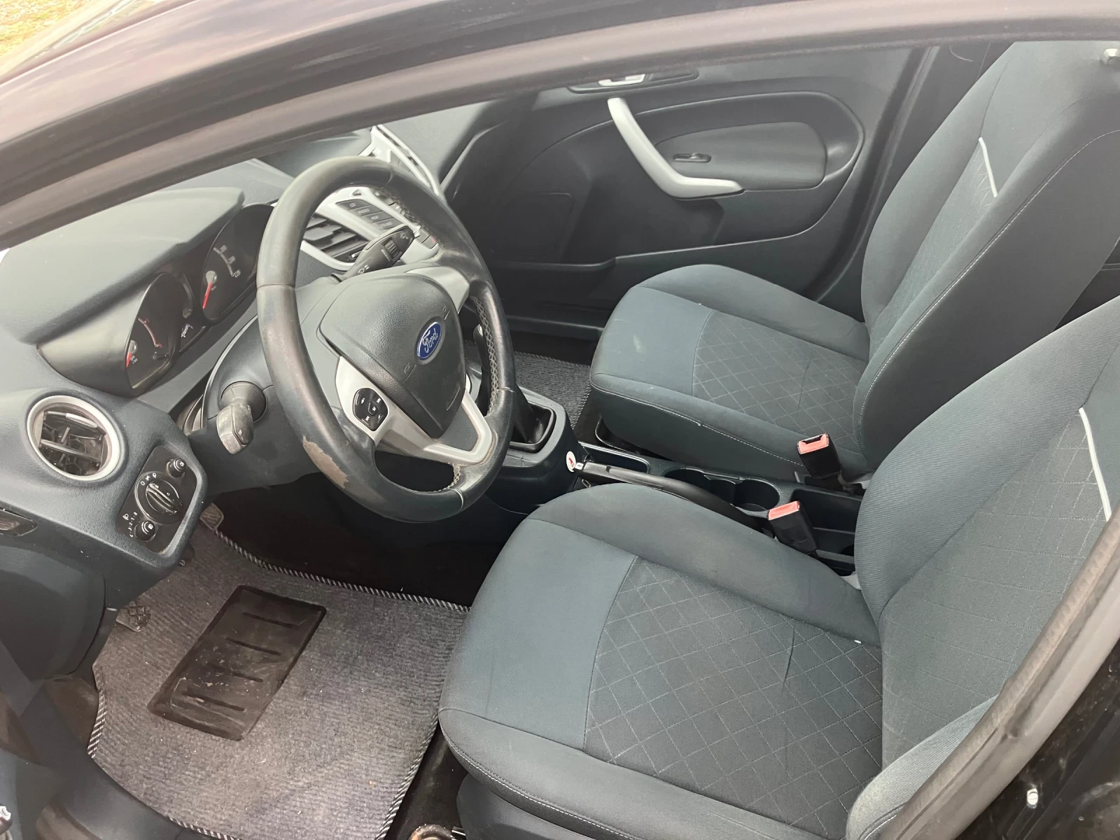Ford Fiesta 1.4 TDCI - изображение 8
