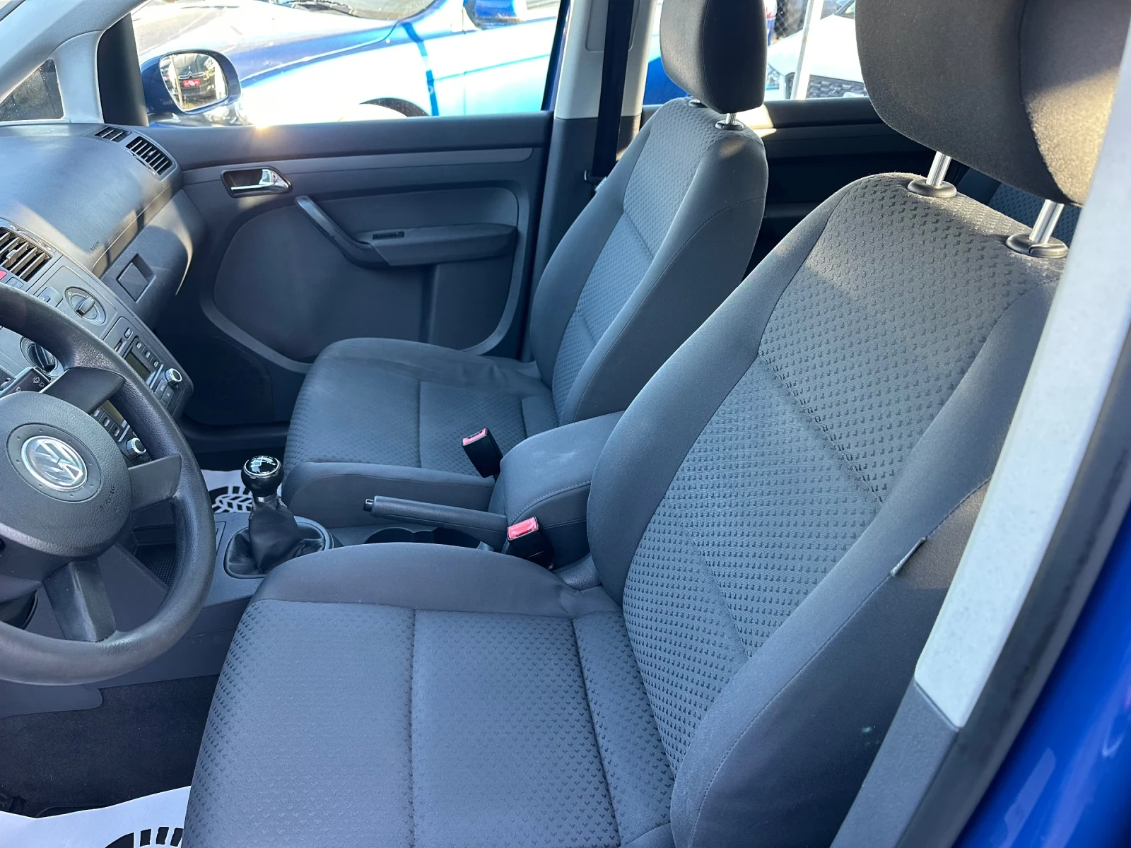 VW Touran 1, 9 TDI-105k.s. - изображение 8