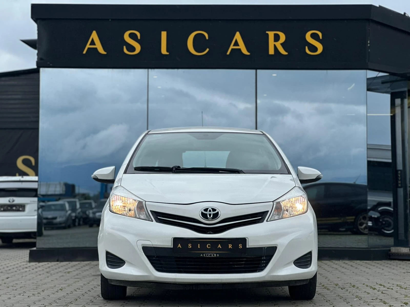 Toyota Yaris / 1.0I / EURO 5 / TOP / - изображение 8