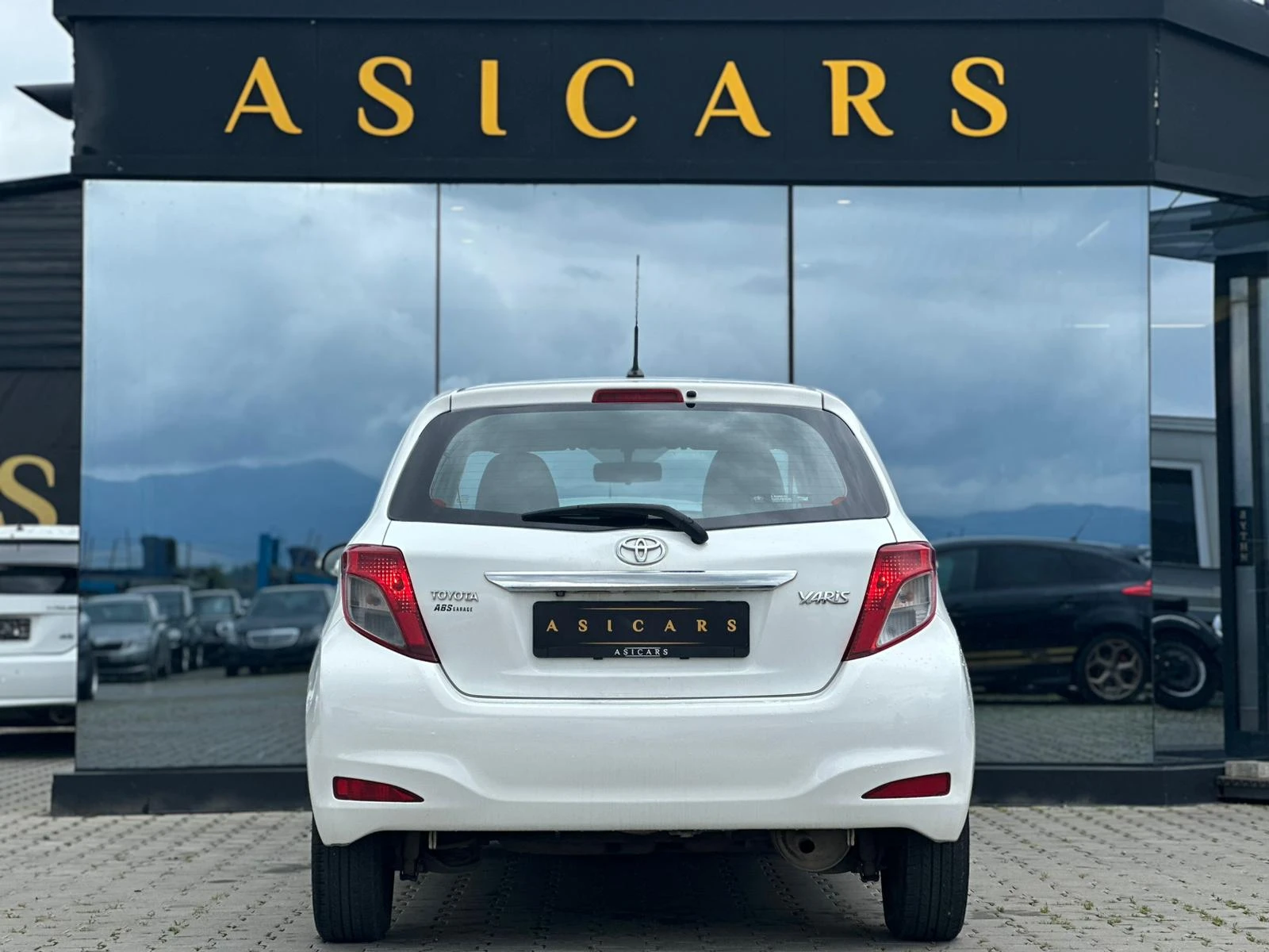 Toyota Yaris / 1.0I / EURO 5 / TOP / - изображение 4