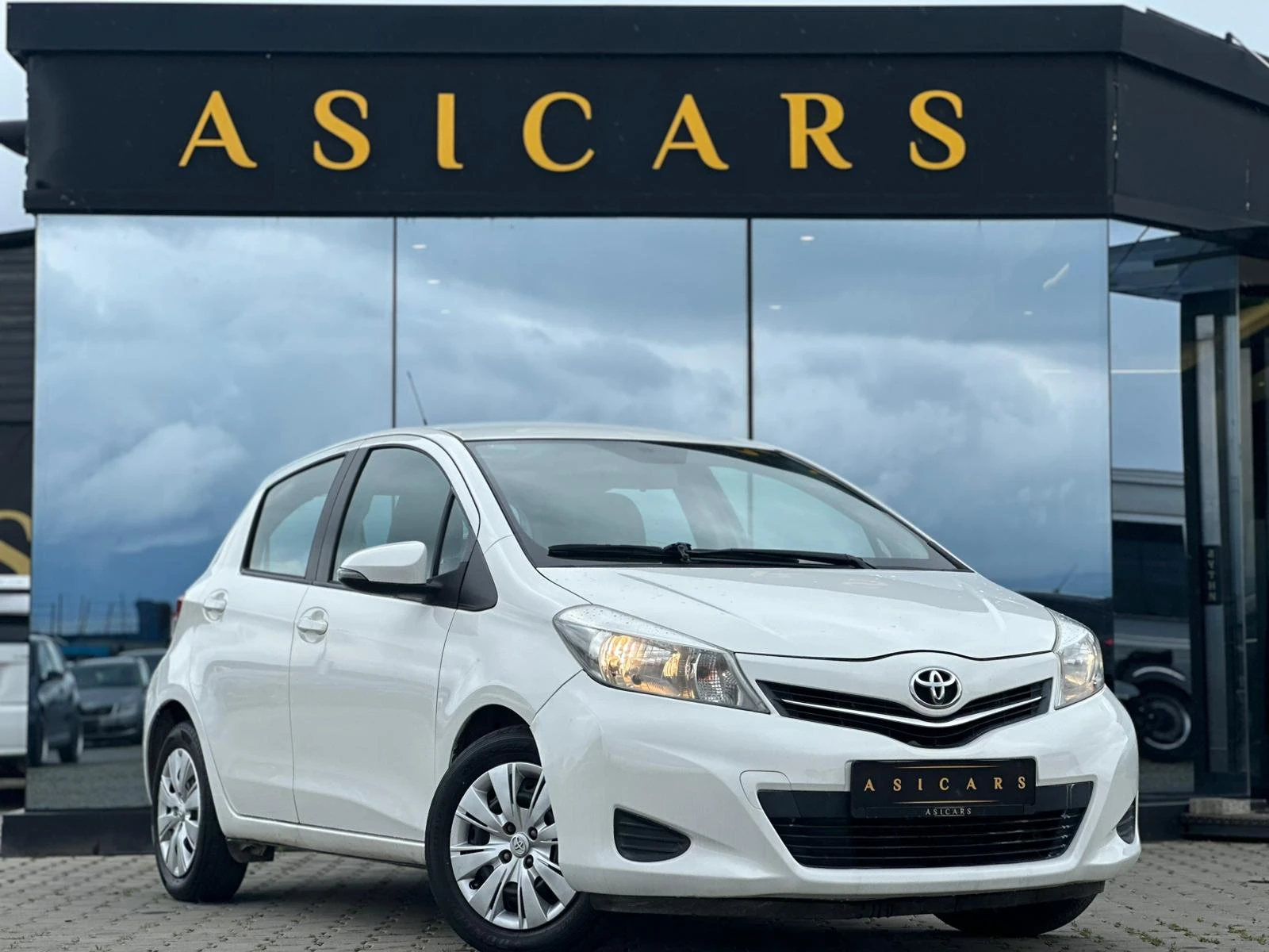 Toyota Yaris / 1.0I / EURO 5 / TOP / - изображение 7