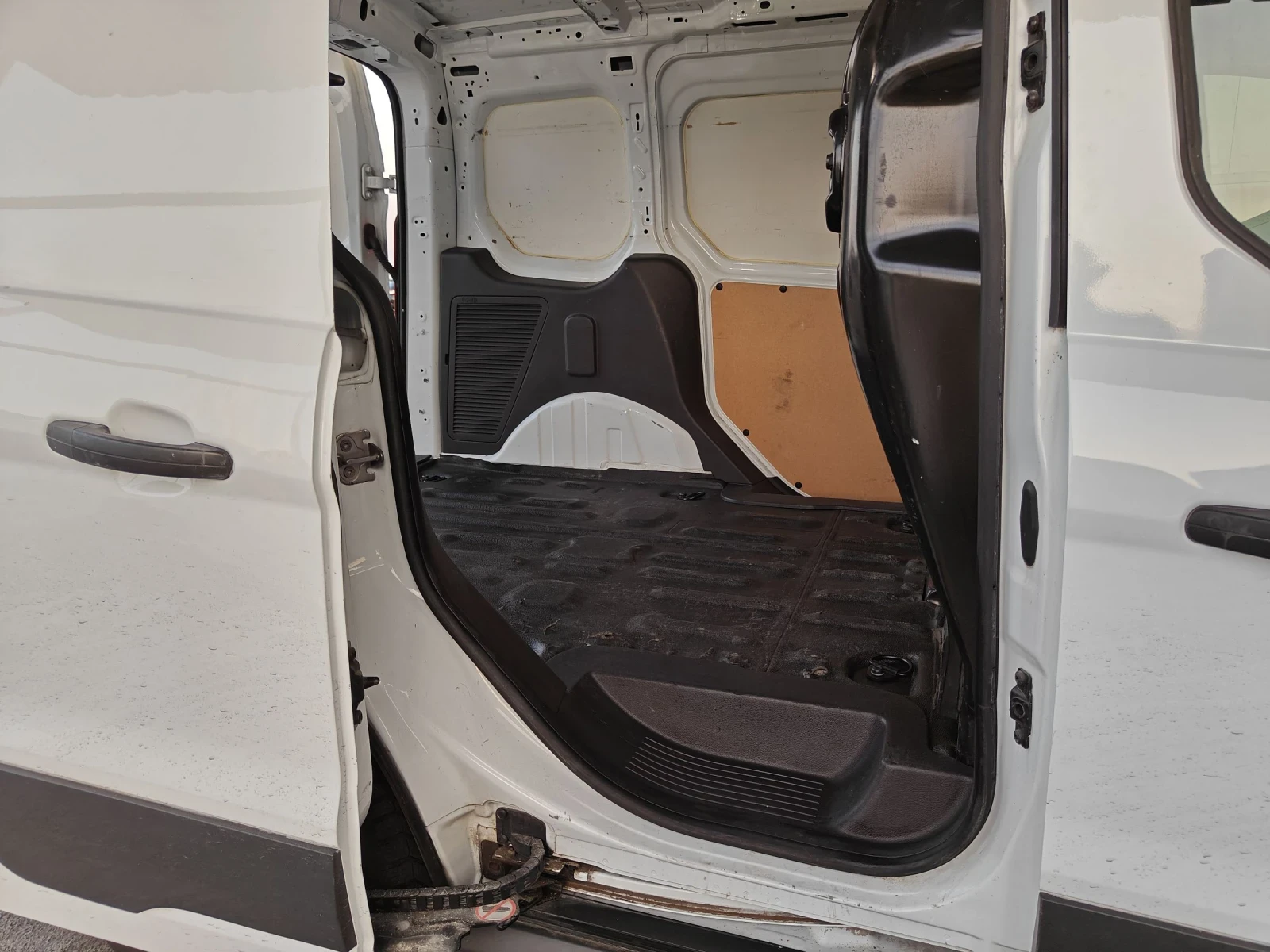 Ford Connect 1.5d-101кс Euro 6X Климатик | Mobile.bg — изображение 15