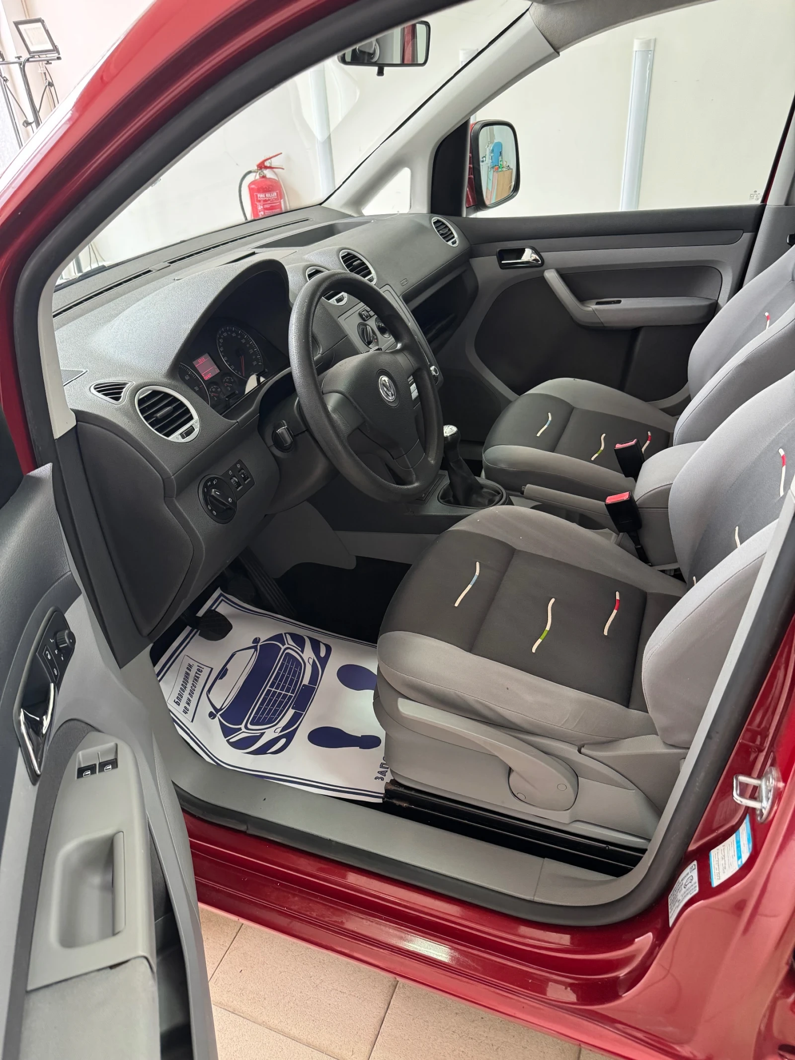 VW Caddy 1.6 стария мотор - изображение 6