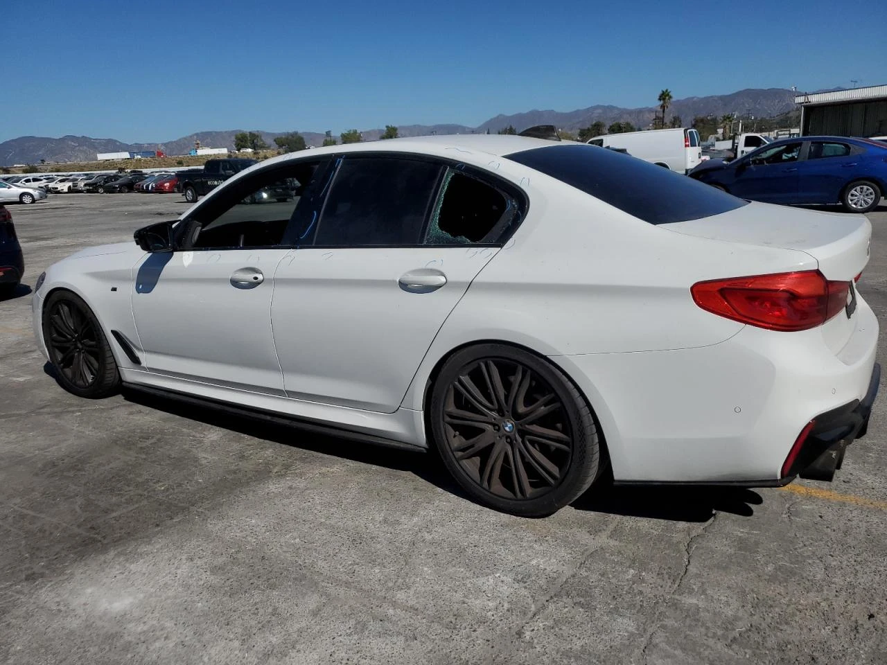 BMW 540 MPACK* KEYLESS* AMBIENT* * HEADUP* GESTUR | Mobile.bg   4