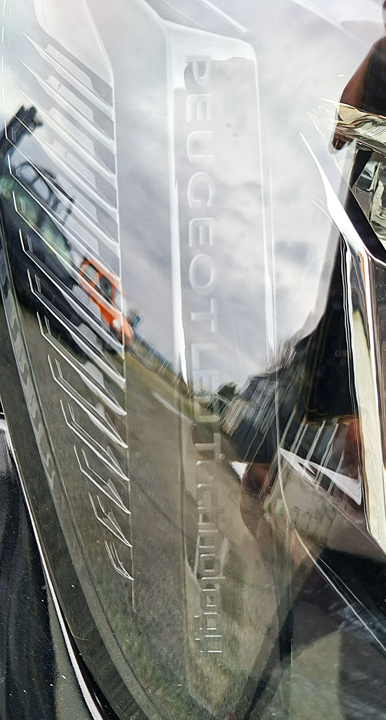 Peugeot 2008 1.2i Full LED* Car Play* 97000km. Top, снимка 17 - Автомобили и джипове - 54034124