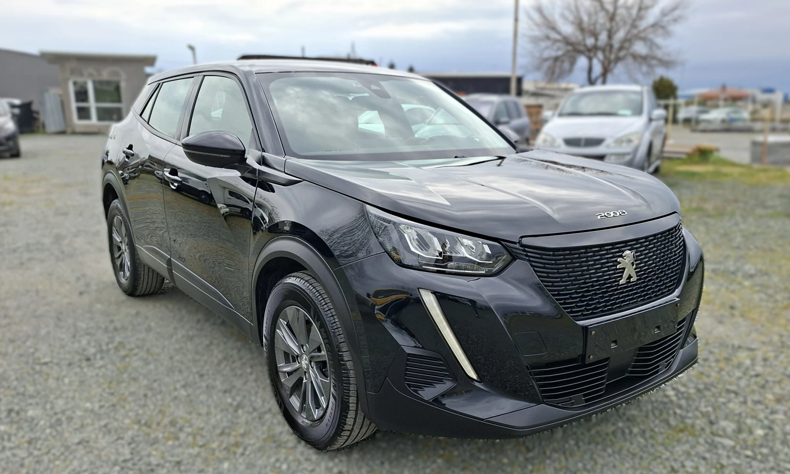 Peugeot 2008 1.2i Full LED* Car Play* 97000km. Top, снимка 3 - Автомобили и джипове - 54034124