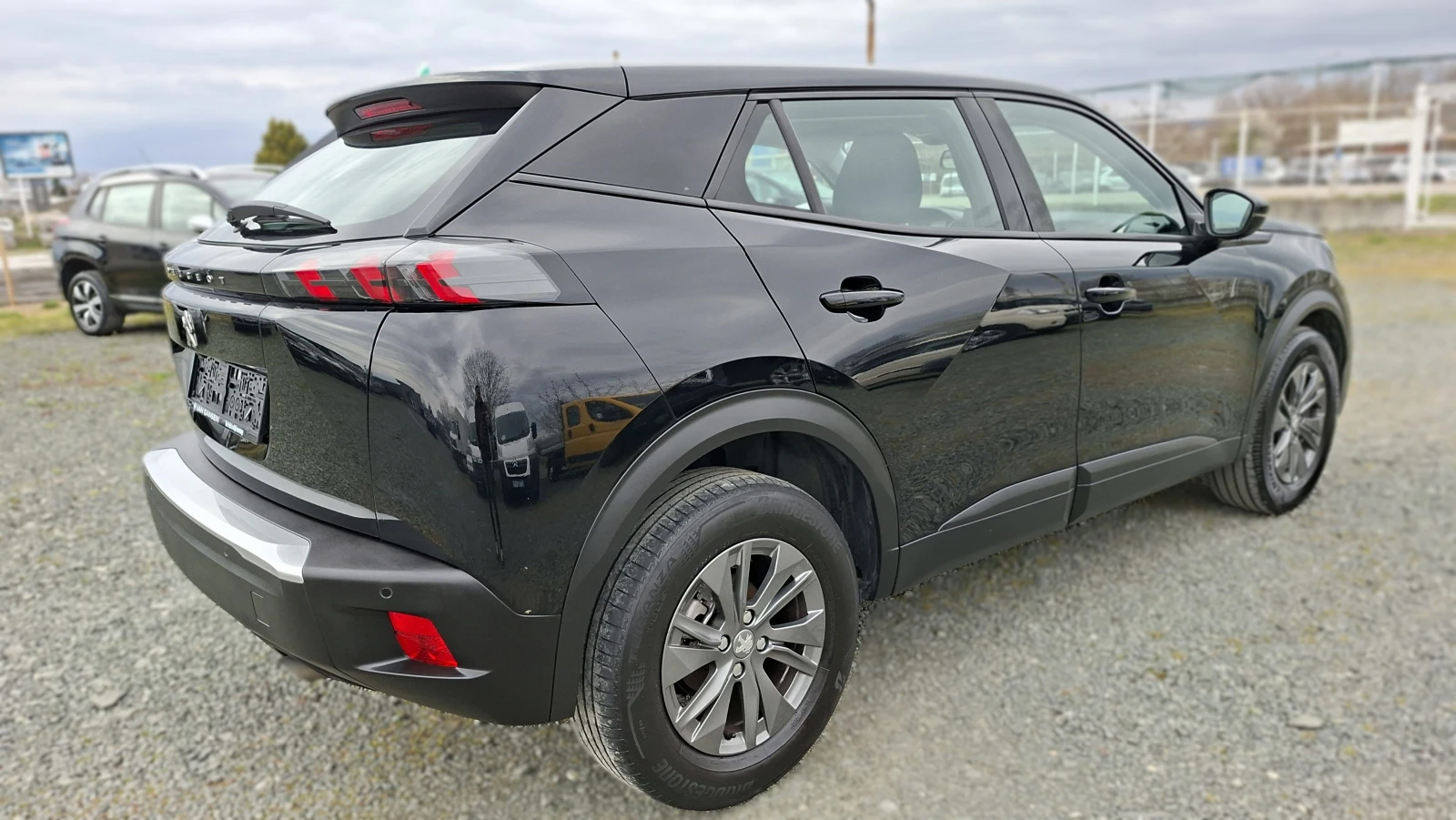 Peugeot 2008 1.2i Full LED* Car Play* 97000km. Top, снимка 5 - Автомобили и джипове - 54034124