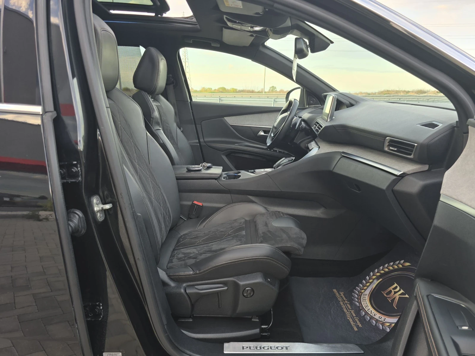 Peugeot 5008 2.0HDi/GT-LINE/7M/AVTOMAT/PANORAMA/KAMERA/FUL/FUL, снимка 9 - Автомобили и джипове - 54128420