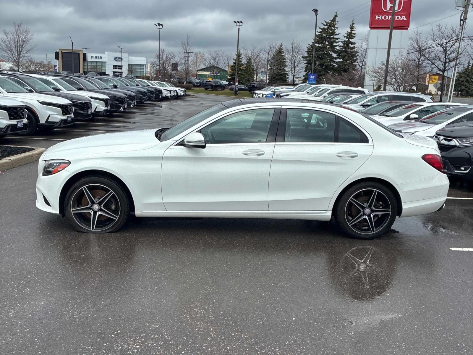 Mercedes-Benz C 300 CAR FAX * АВТО КРЕДИТ * ПОДГРЕВ * ПАНОРАМА, снимка 4 - Автомобили и джипове - 54183542