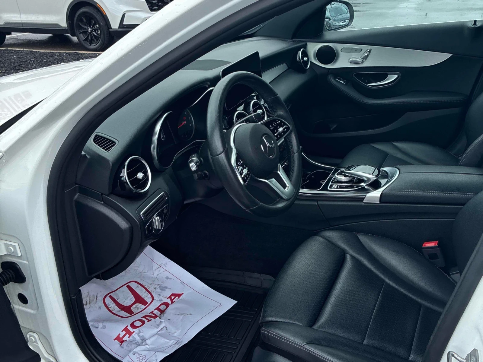 Mercedes-Benz C 300 CAR FAX * АВТО КРЕДИТ * ПОДГРЕВ * ПАНОРАМА, снимка 5 - Автомобили и джипове - 54183542