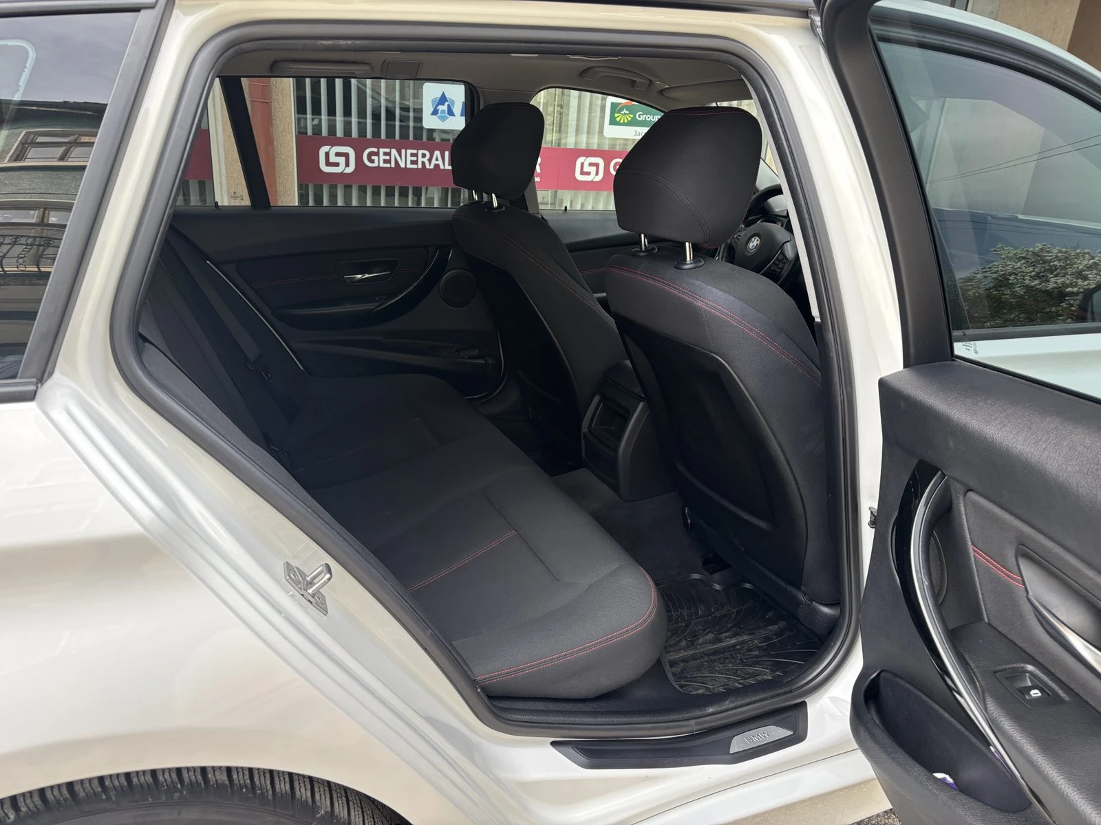 BMW 320 XDRIVE, снимка 12 - Автомобили и джипове - 54264024