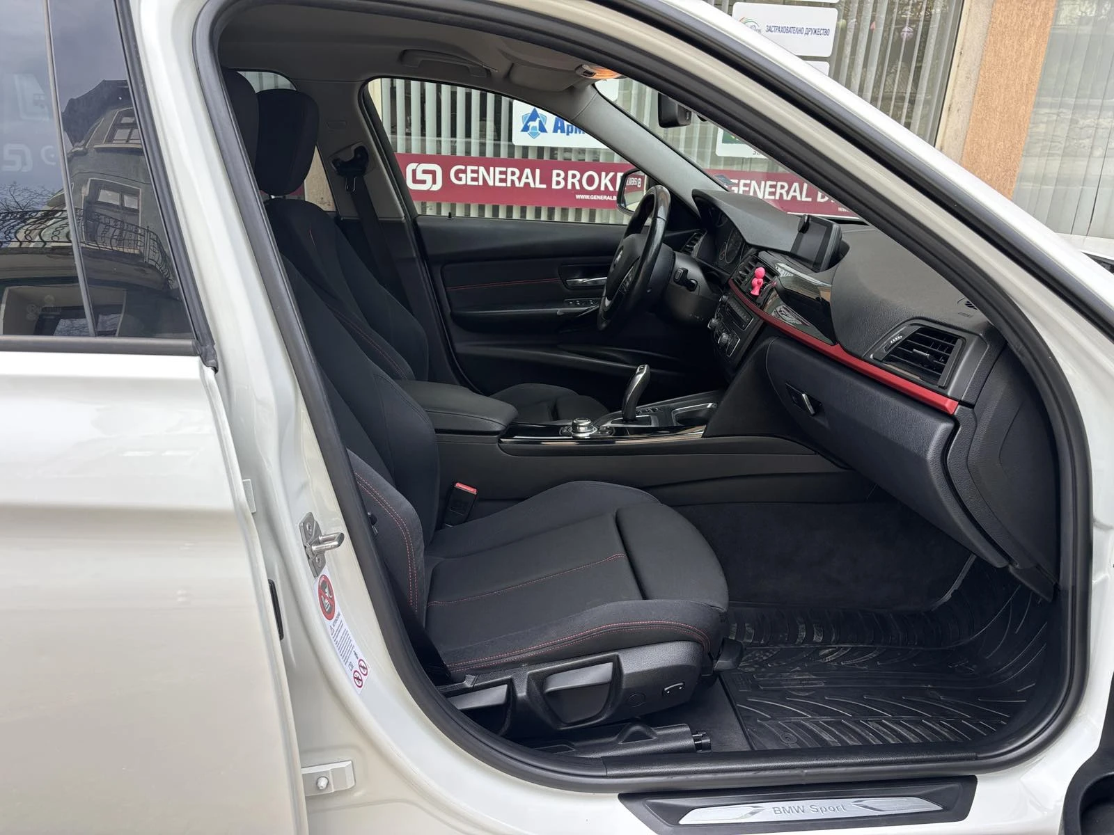 BMW 320 XDRIVE, снимка 13 - Автомобили и джипове - 54264024