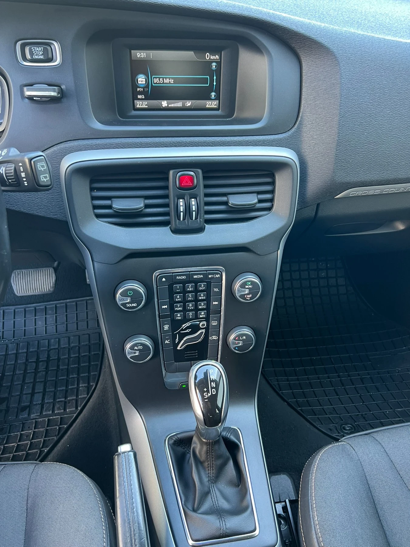Volvo V40 Cross Country, снимка 10 - Автомобили и джипове - 54344042