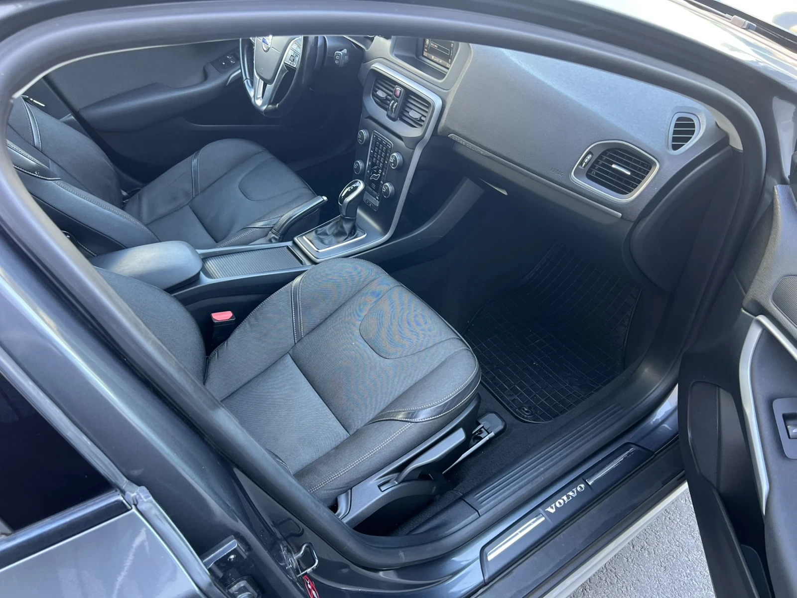 Volvo V40 Cross Country, снимка 14 - Автомобили и джипове - 54344042