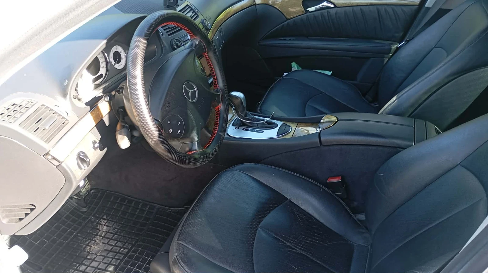 Mercedes-Benz E 320 4Matic, снимка 9 - Автомобили и джипове - 54335691