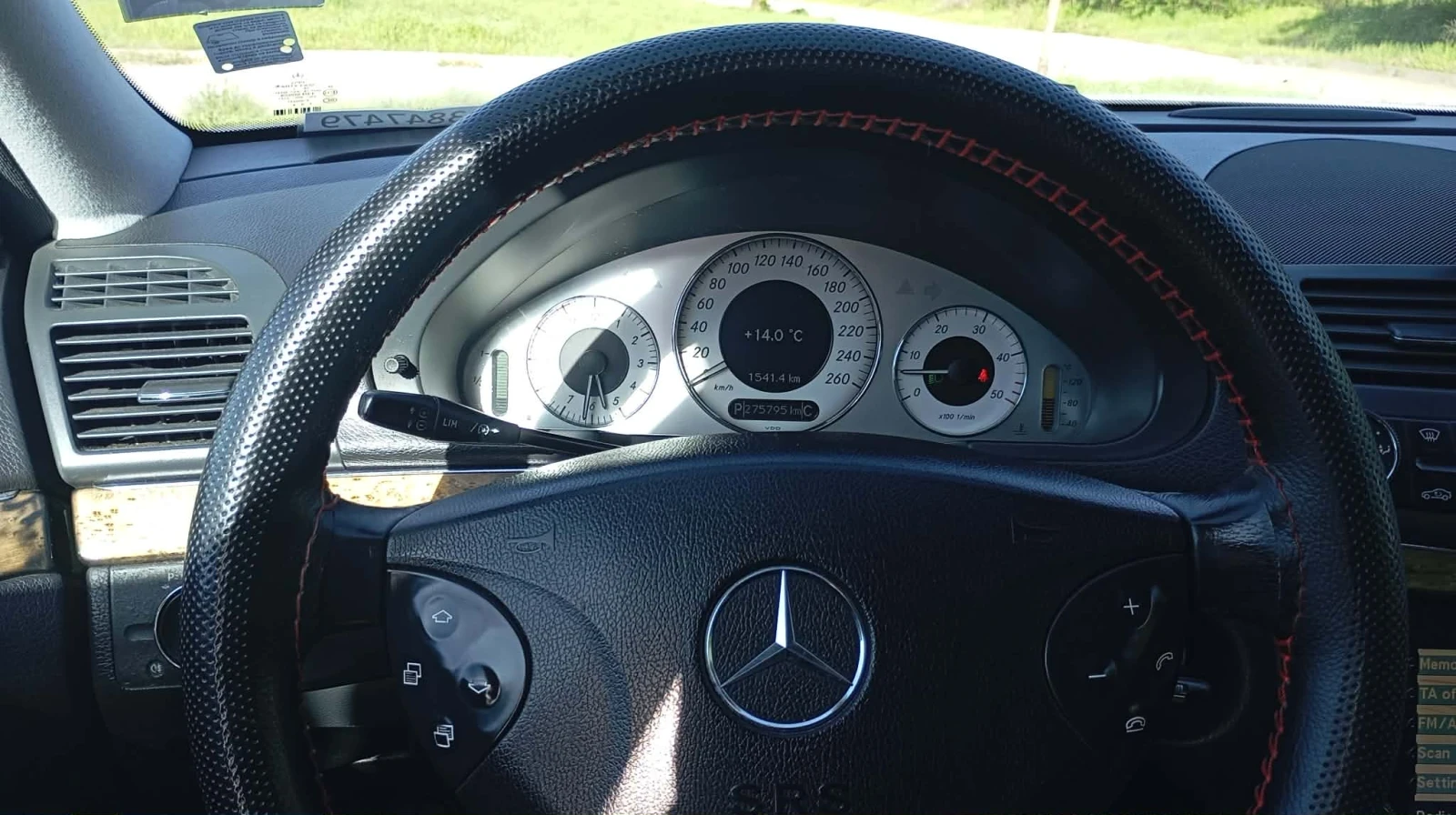 Mercedes-Benz E 320 4Matic, снимка 14 - Автомобили и джипове - 54335691