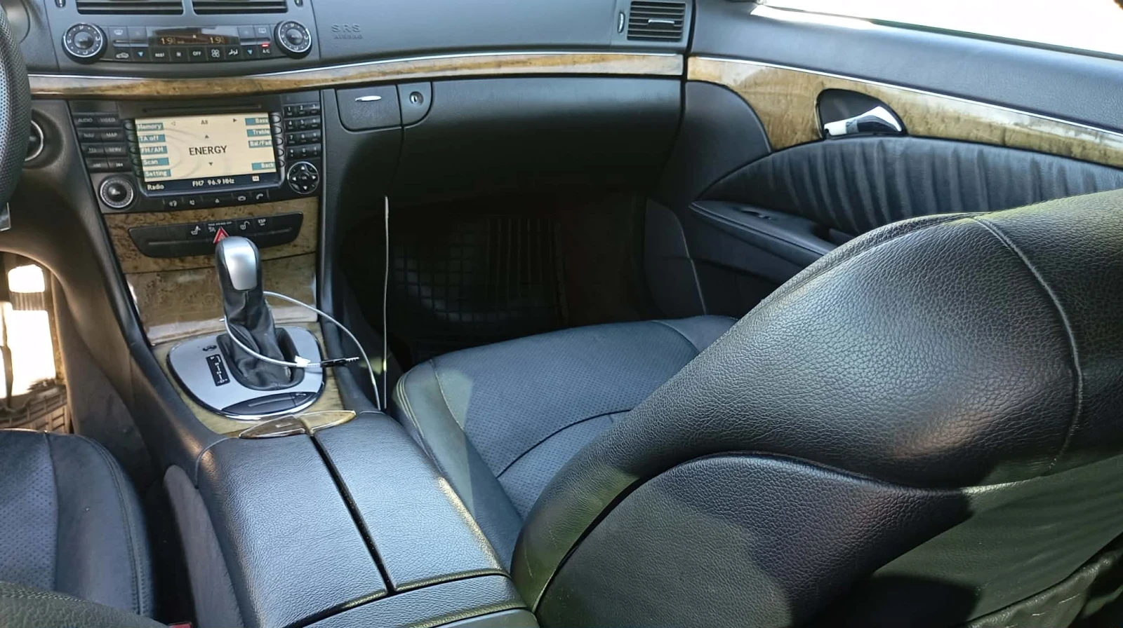 Mercedes-Benz E 320 4Matic, снимка 15 - Автомобили и джипове - 54335691