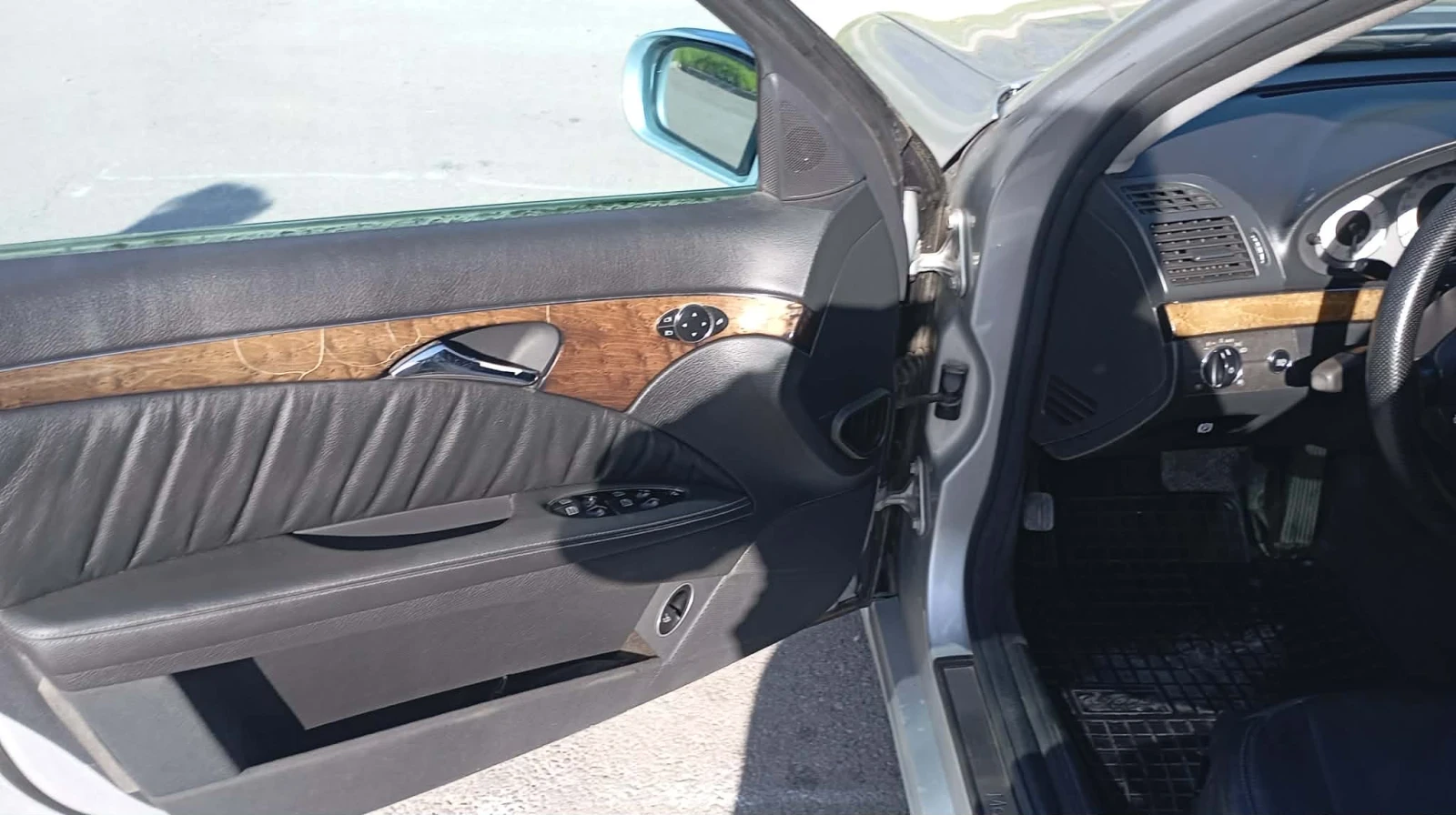 Mercedes-Benz E 320 4Matic, снимка 7 - Автомобили и джипове - 54335691