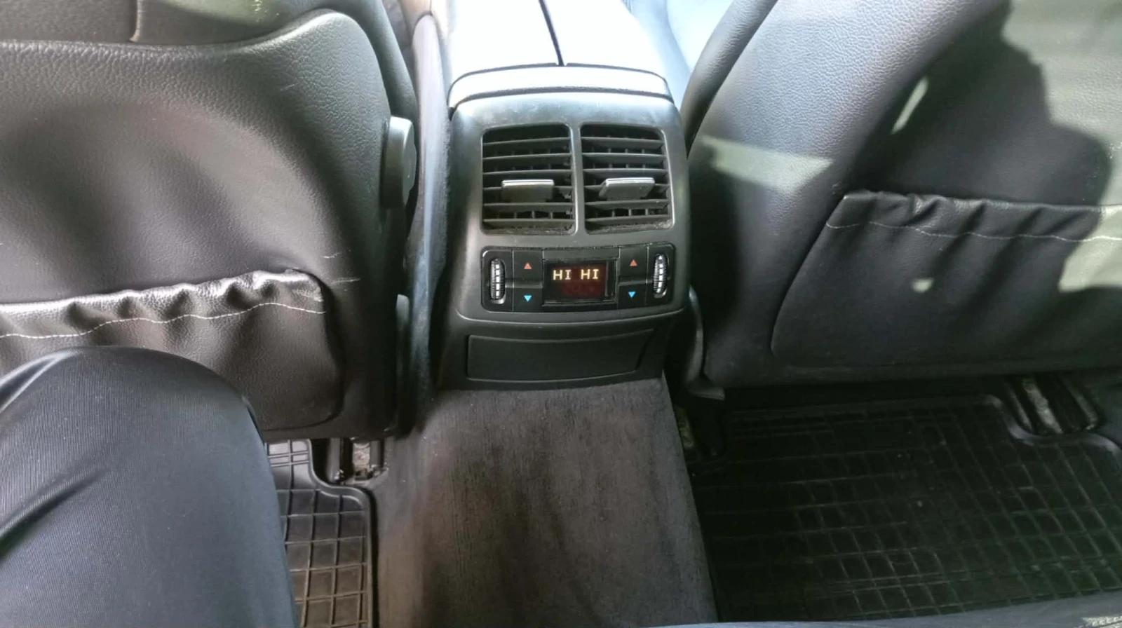 Mercedes-Benz E 320 4Matic, снимка 12 - Автомобили и джипове - 54335691