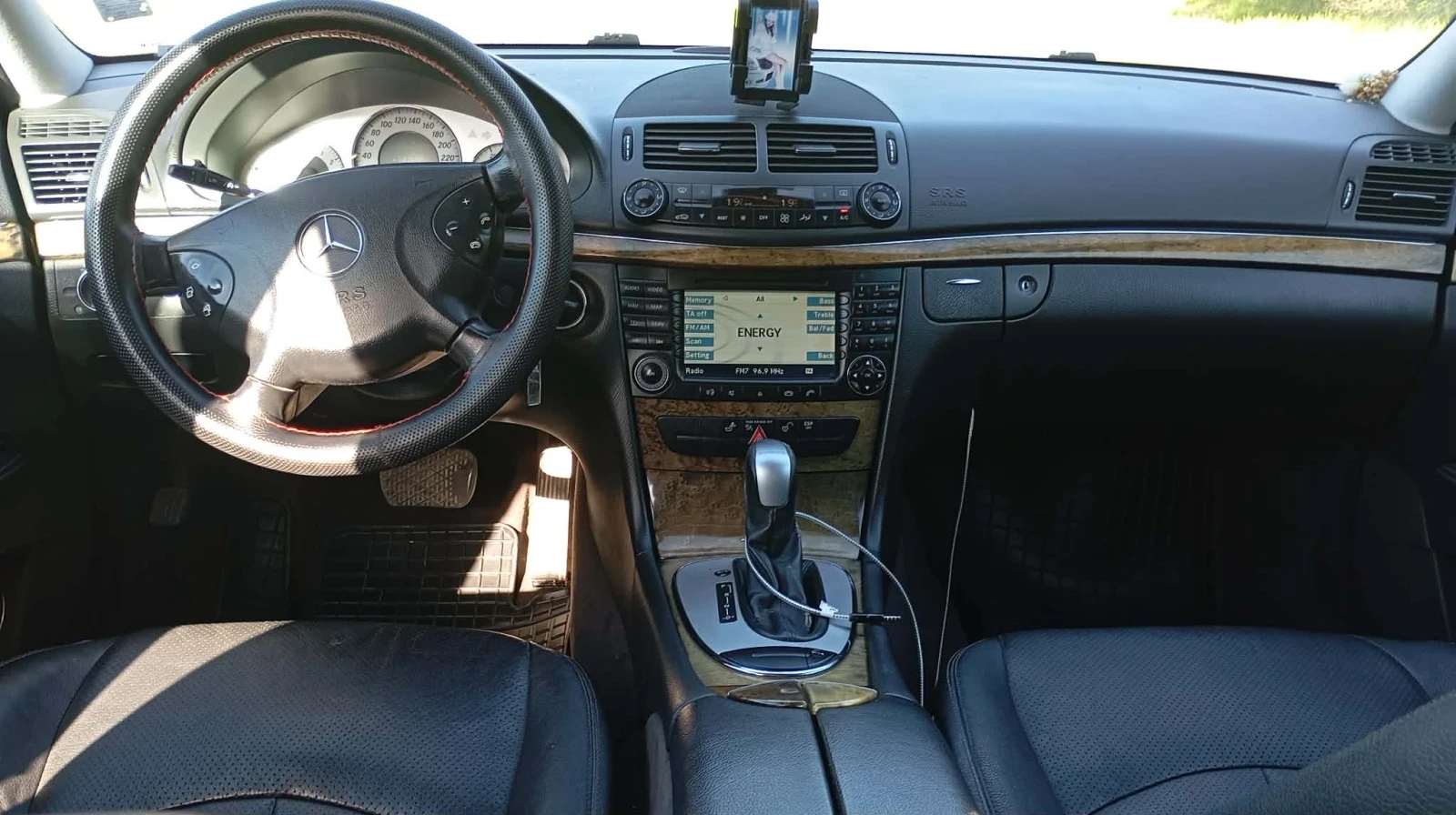 Mercedes-Benz E 320 4Matic, снимка 11 - Автомобили и джипове - 54335691