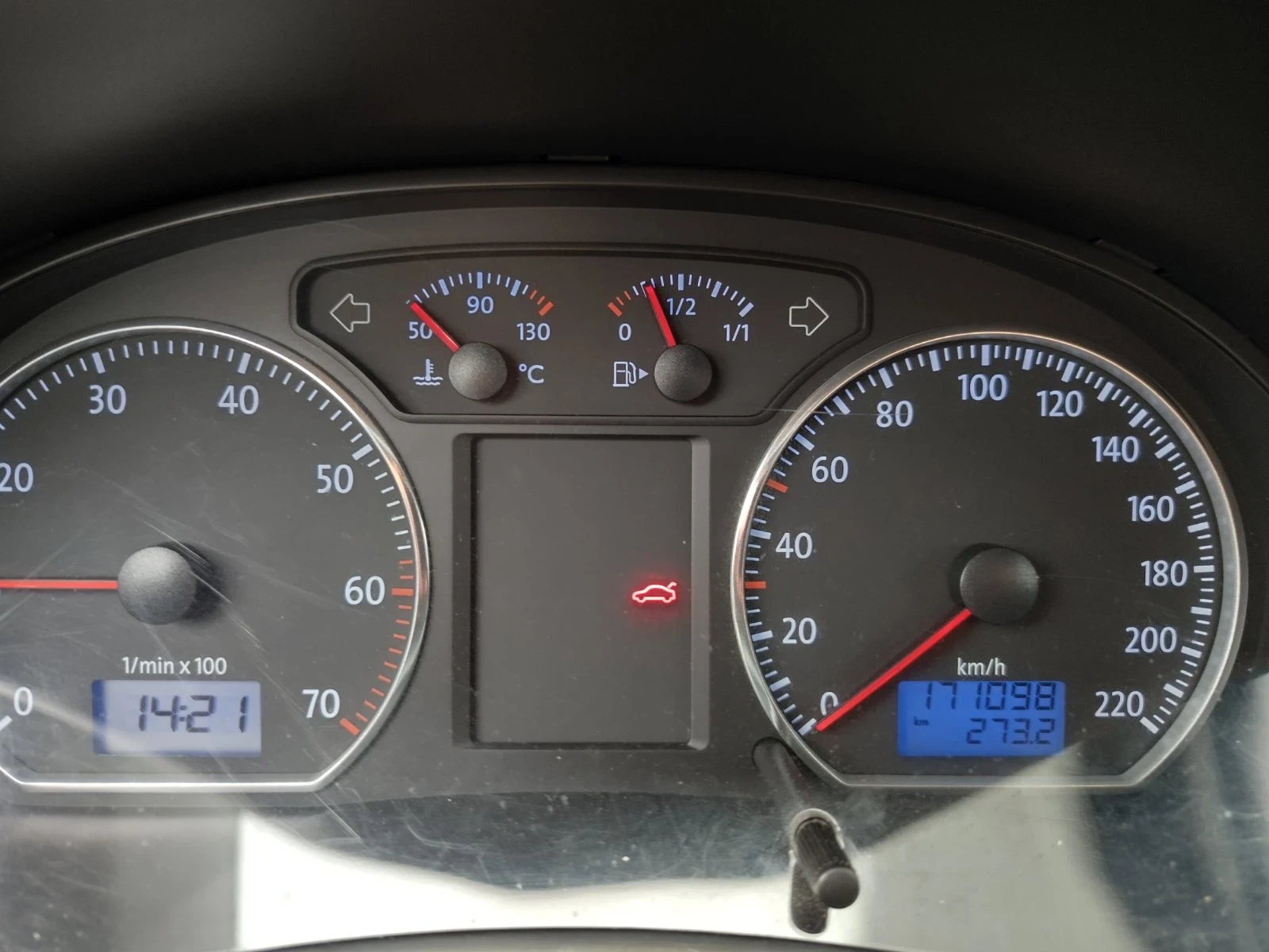 VW Polo 1.4i, снимка 8 - Автомобили и джипове - 54891073